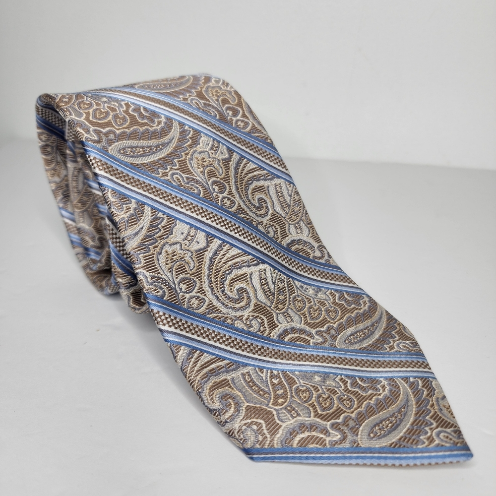 PRONTO UOMO COUTURE. Tan/ Blue Paisley Silk Tie.